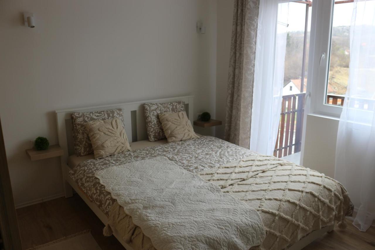 슬루니 Studio Apartman Tajci 아파트 외부 사진